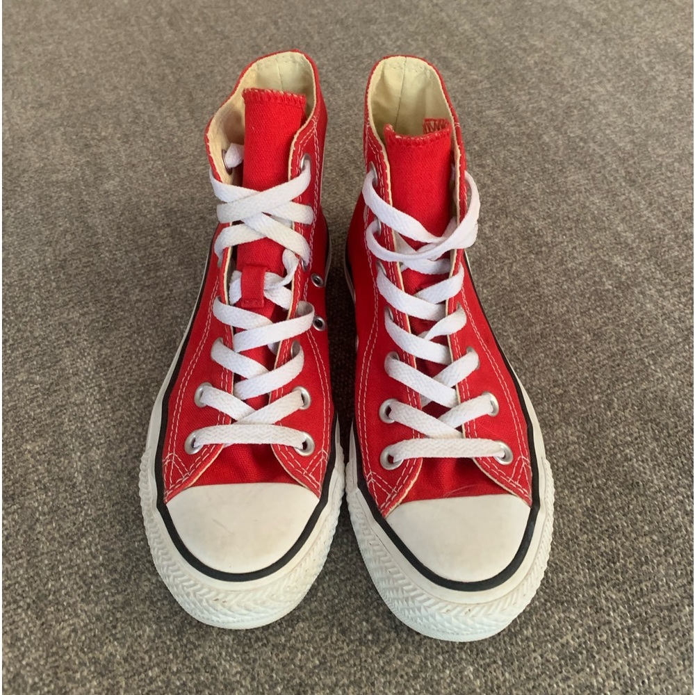 Converse high tops red